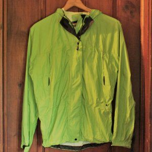 L.L. Bean Womens Trail Model 100% recyled nylon rain coat